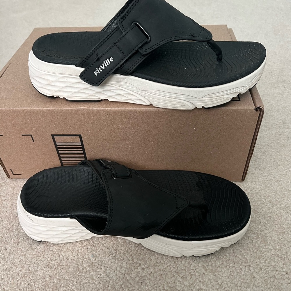 Women’s FitVille Black and White Orthopedic Sandals
